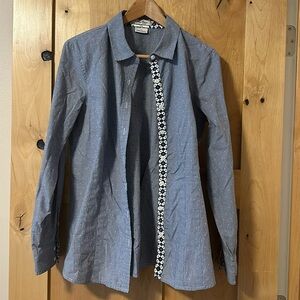 Van Heusen Women’s Button Up - Large